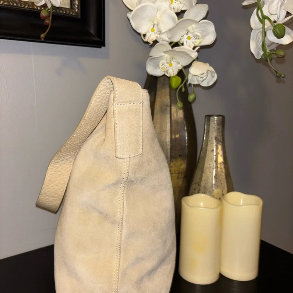 Elegant Cream Suede Tote Bag - Picture 3 of 10